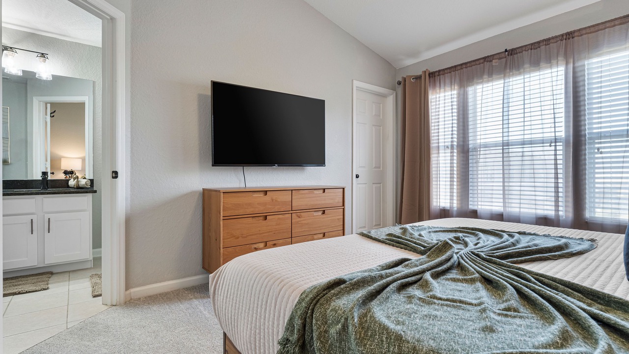Photo of Bedroom in Crestwynd Bay