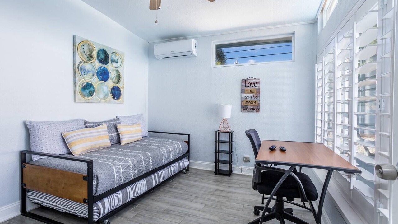 Photo of Bedroom in Dover Shores East
