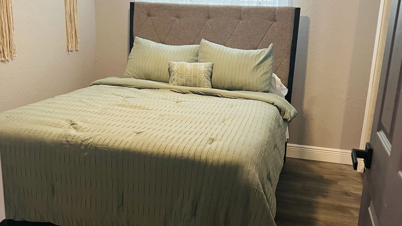Photo of Bedroom in Eatonville
