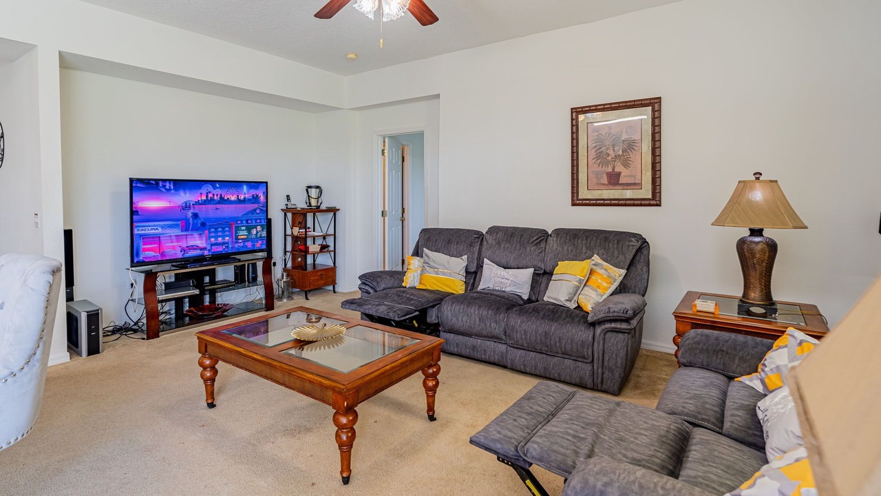 Photo of Livingroom in Windwood Bay