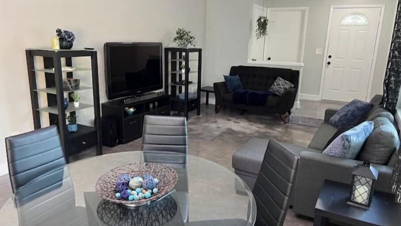Photo of Livingroom in Windhover