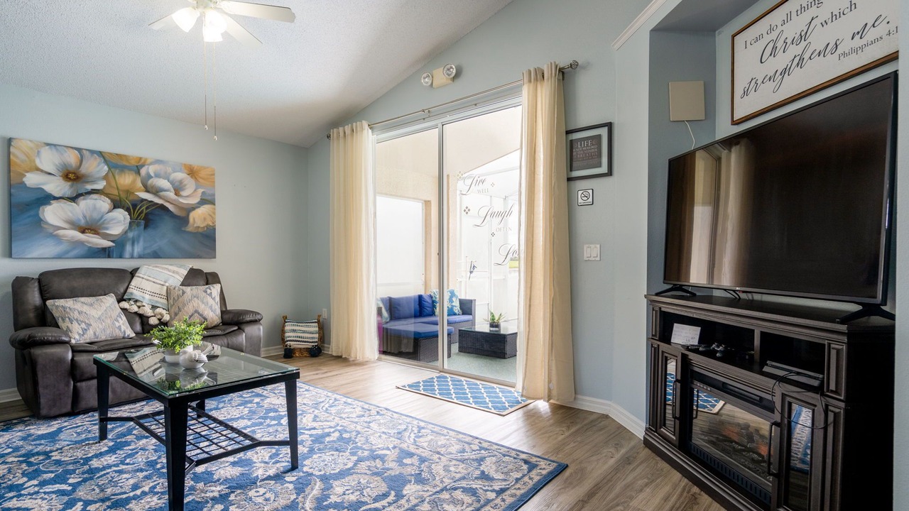 Photo of Livingroom in Eagle Pointe South