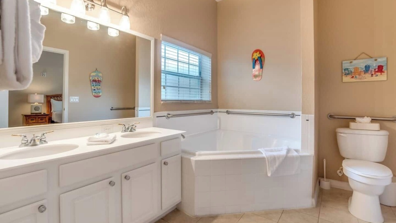 Photo of Bathroom in Bahama Bay