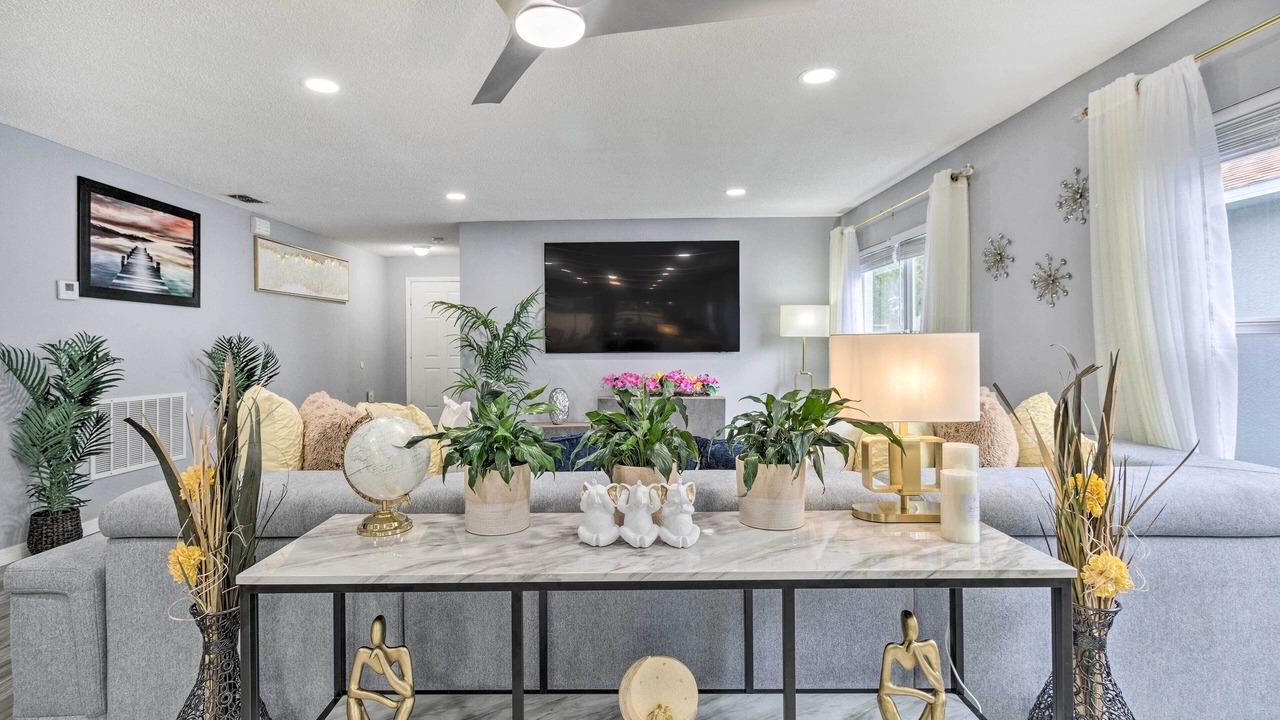 Photo of Livingroom in Signal Hill
