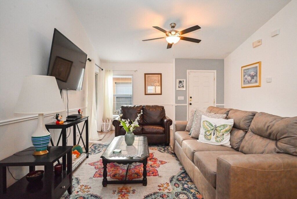 Photo of Livingroom in Sandy Ridge