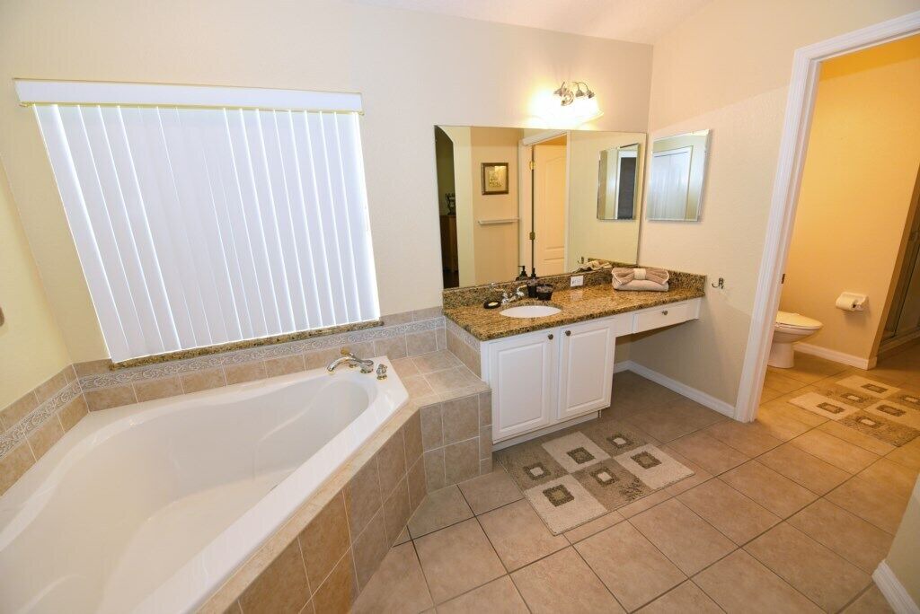 Photo of Bathroom in Buena Ventura Lakes