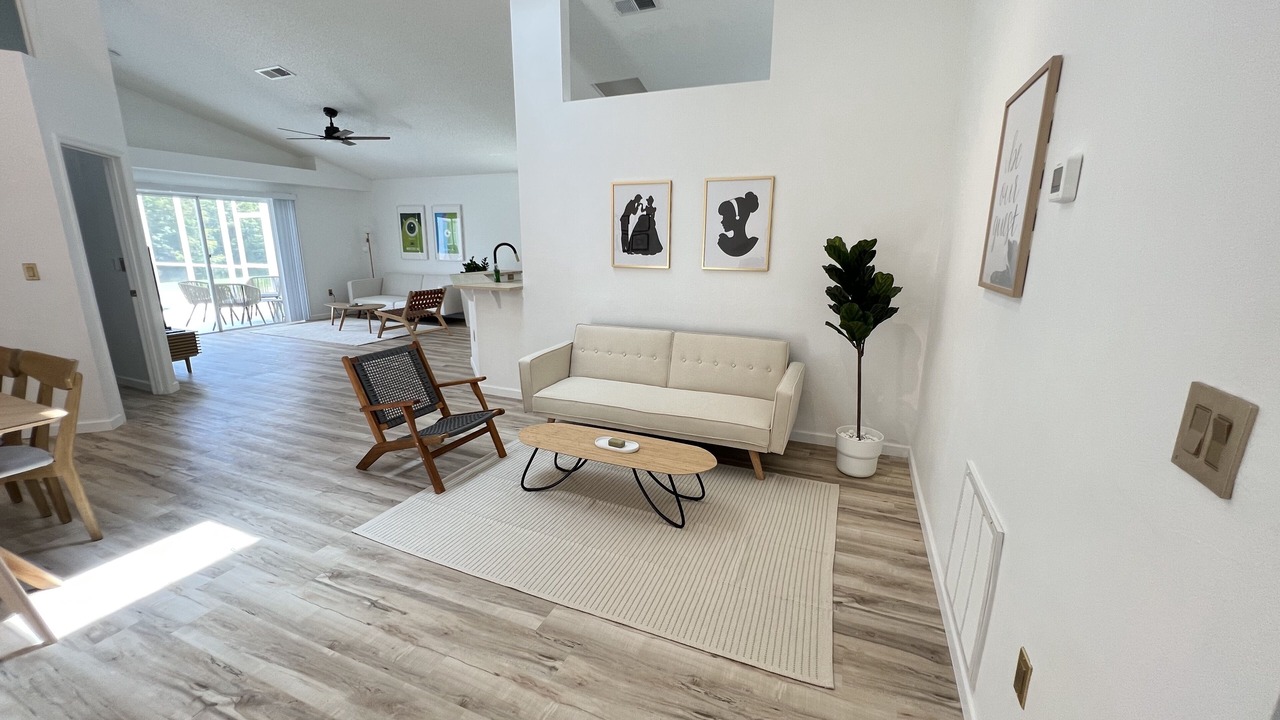 Photo of Livingroom in Creekside