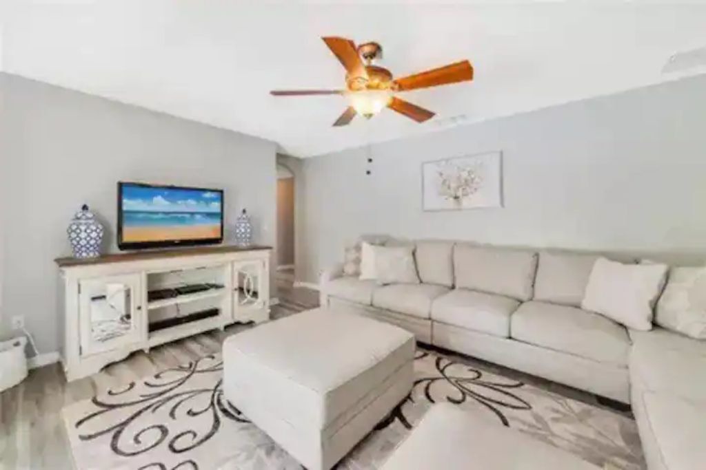 Photo of Livingroom in Lake Wilson Preserve