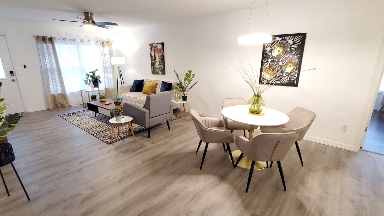 Photo of Livingroom in Lake Cherokee
