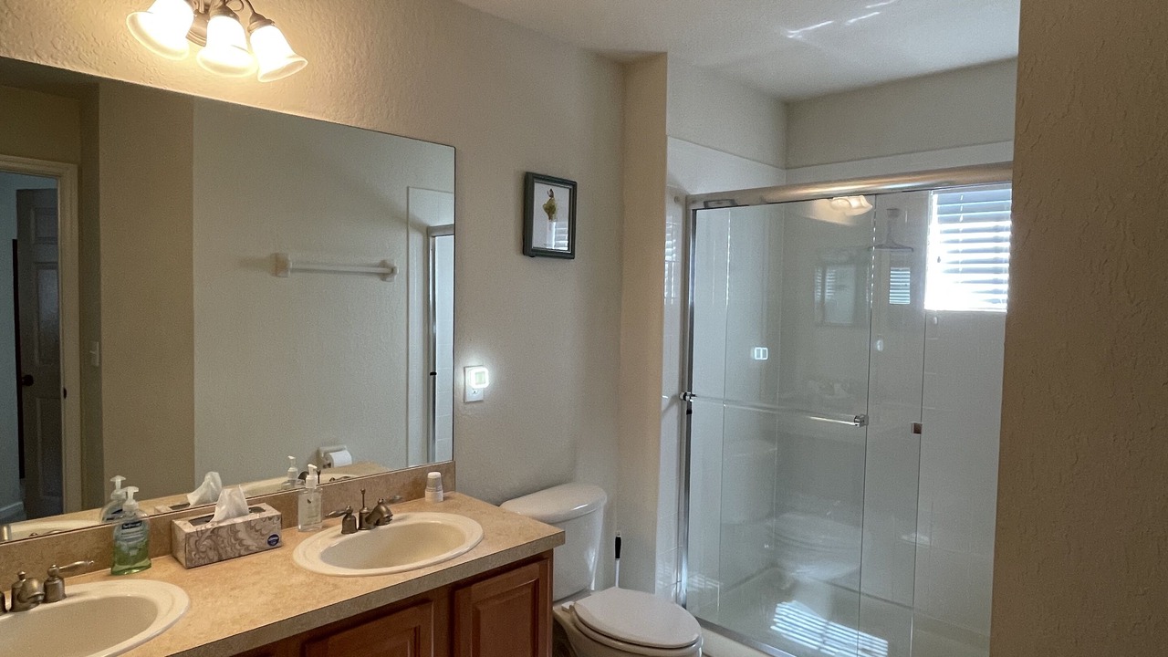Photo of Bathroom in Trafalgar Village