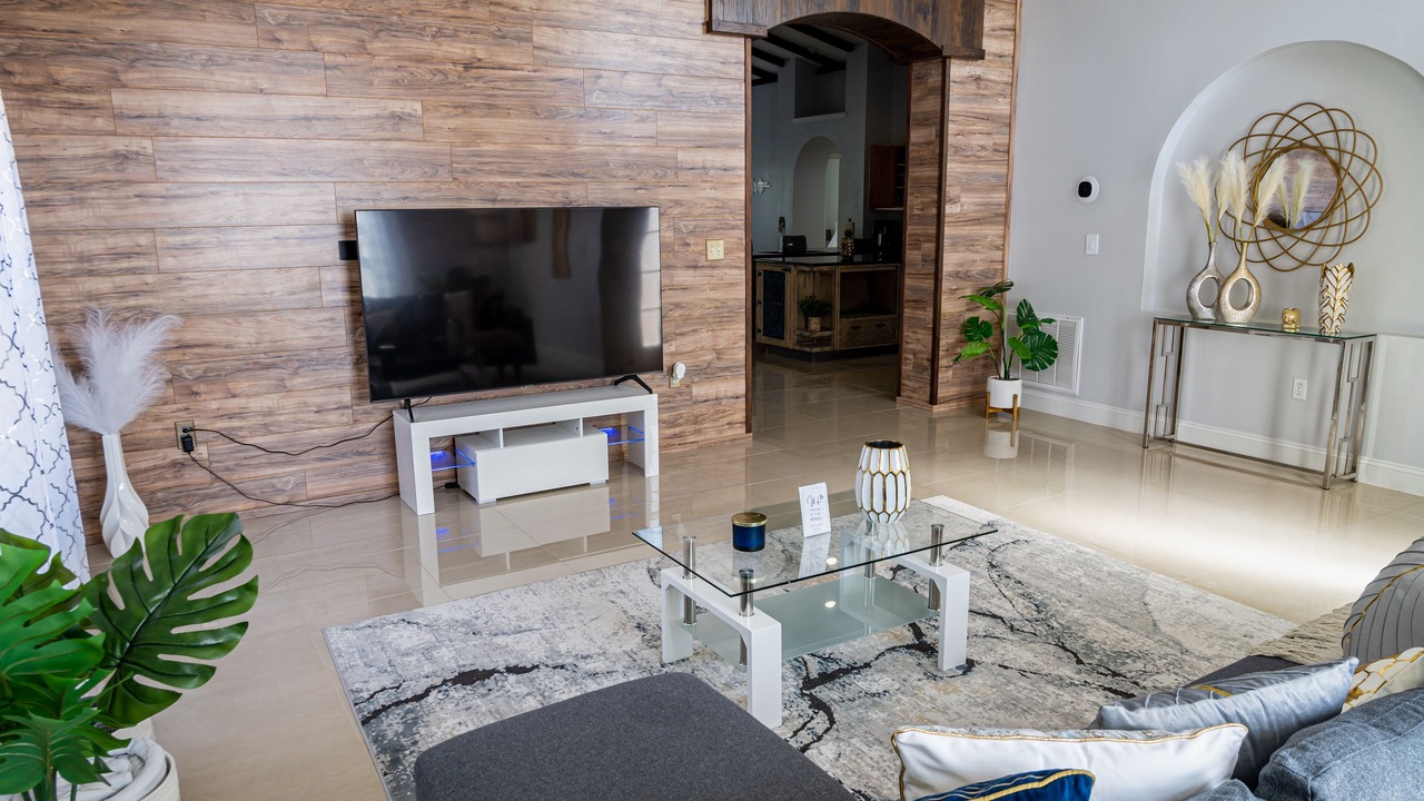 Photo of Livingroom in Lakeside Estates