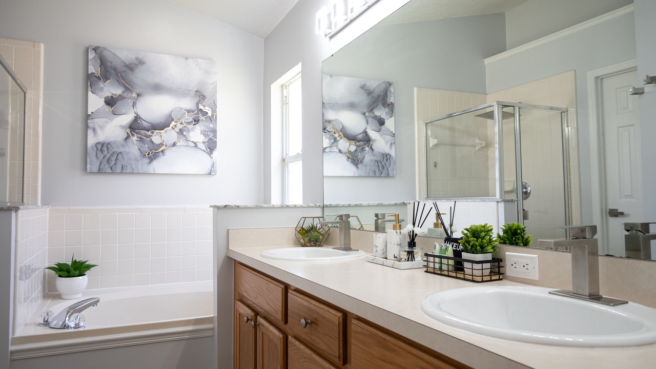 Photo of Bathroom in Lakeside Estates