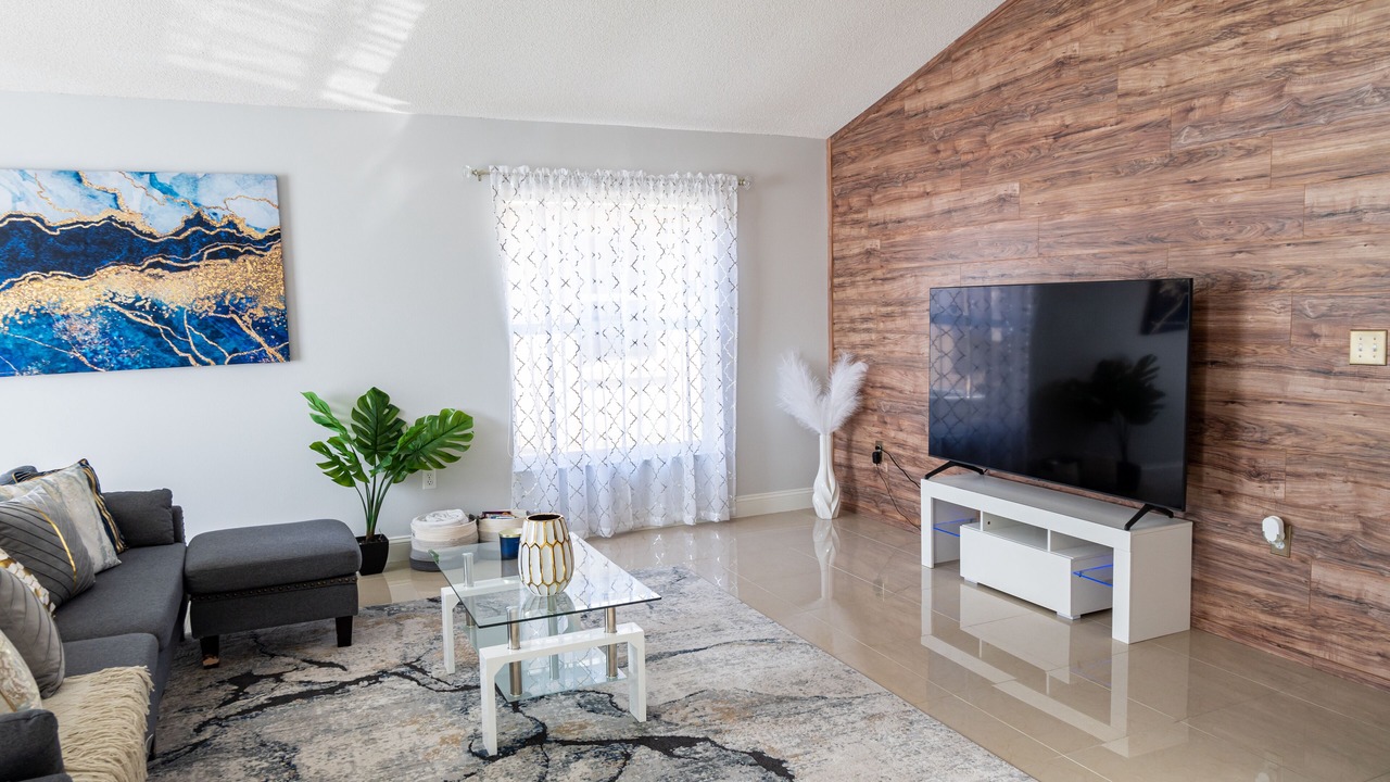 Photo of Livingroom in Lakeside Estates