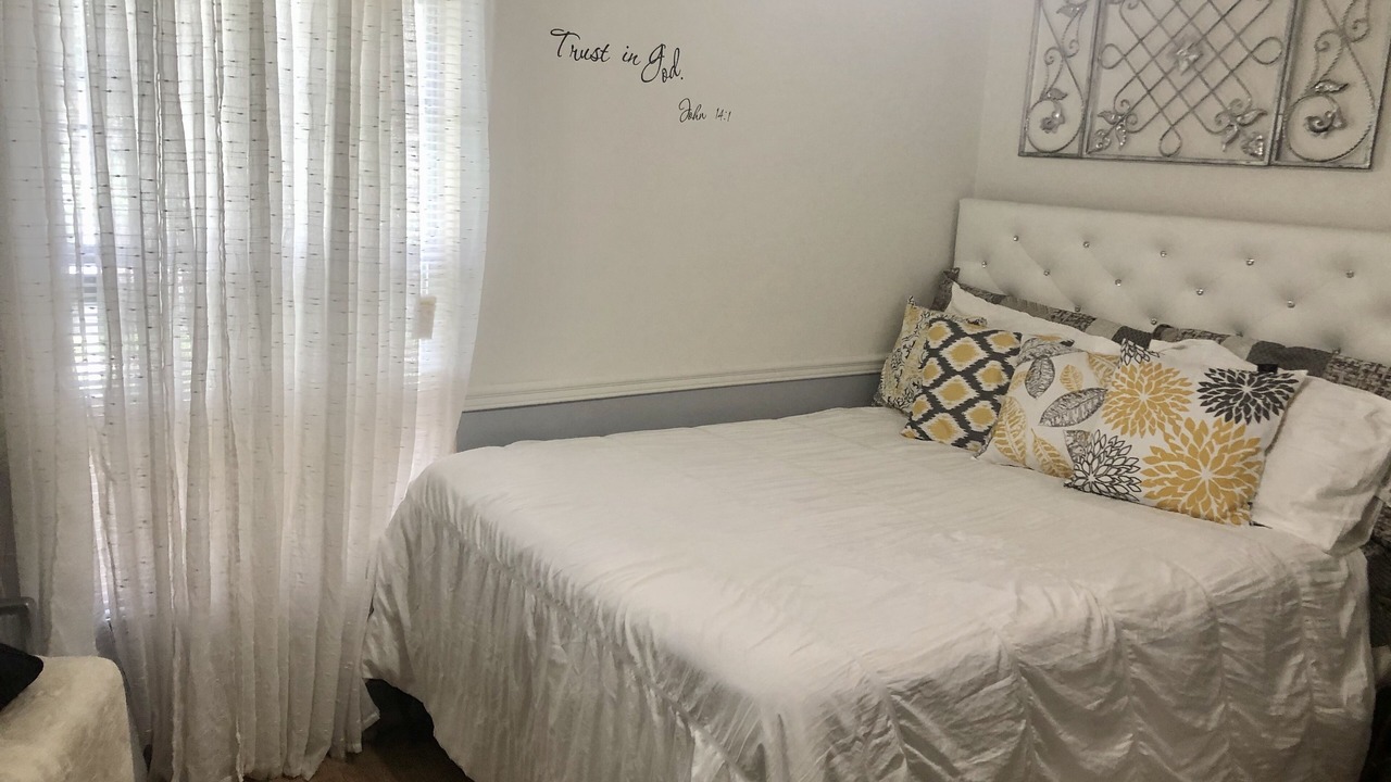 Photo of Bedroom in Pine Hills
