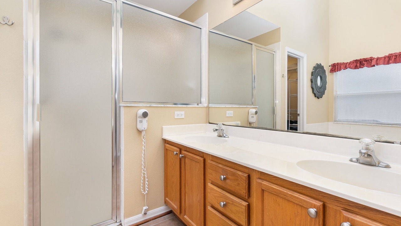 Photo of Others in Orange Tree