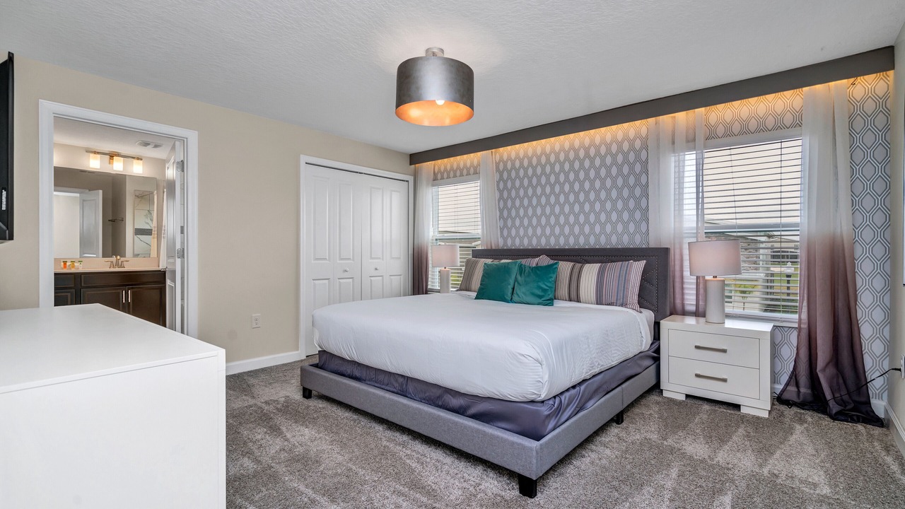 Photo of Bedroom in Florida Center North