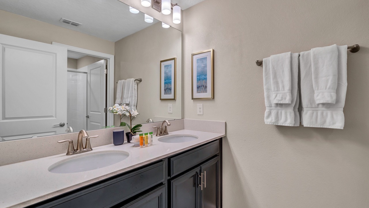 Photo of Bathroom in Florida Center North