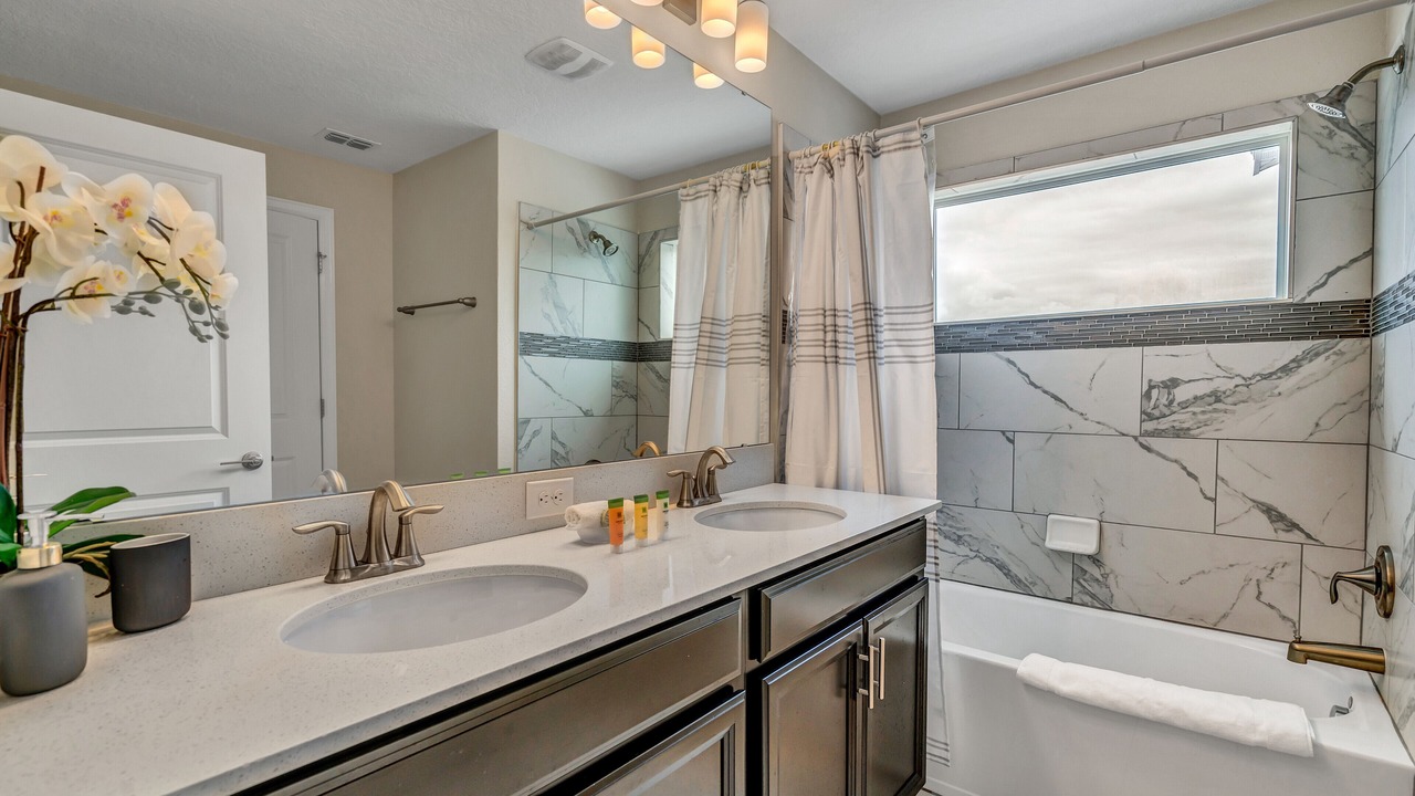 Photo of Bathroom in Florida Center North