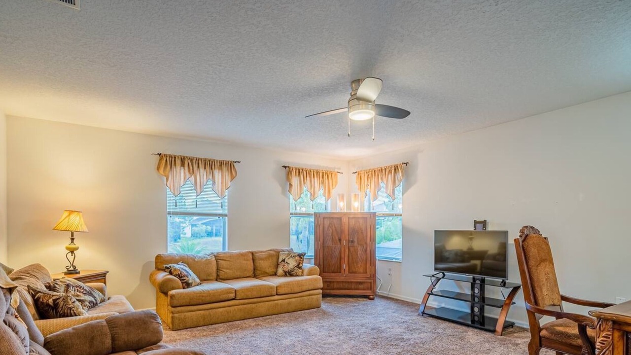 Photo of Livingroom in Windwood Bay