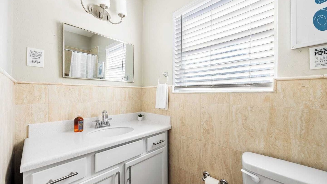 Photo of Bathroom in Englewood Park