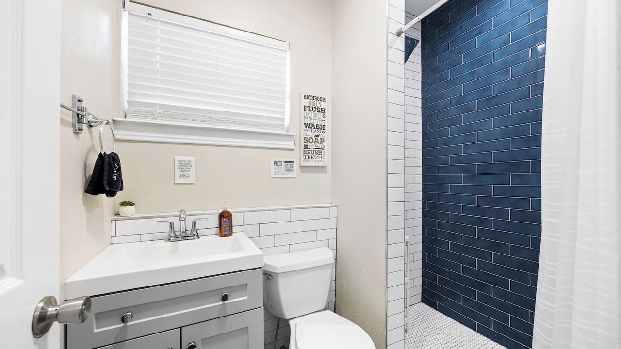 Photo of Bathroom in Englewood Park