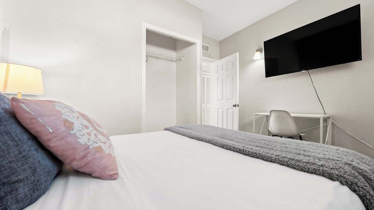 Photo of Bedroom in Englewood Park