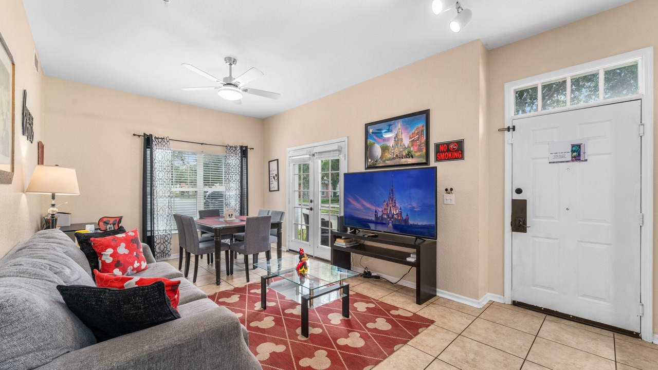 Photo of Livingroom in Venetian Bay Villages