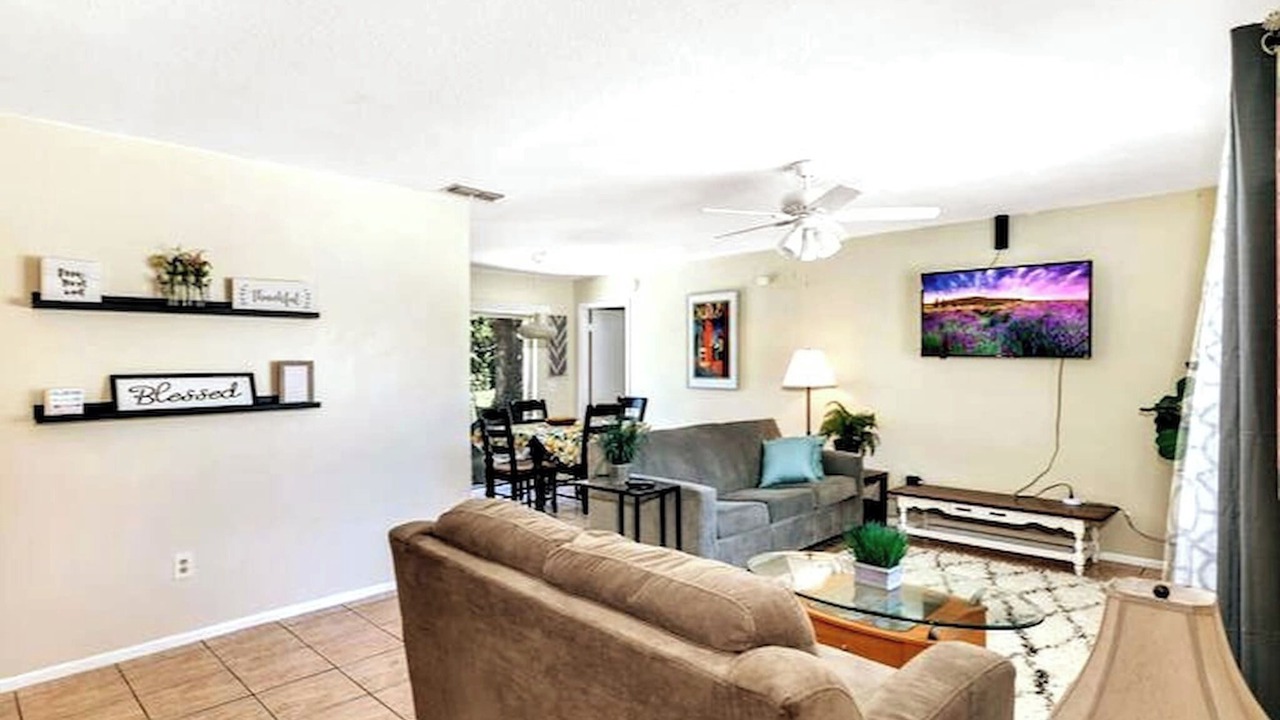 Photo of Livingroom in Longwood