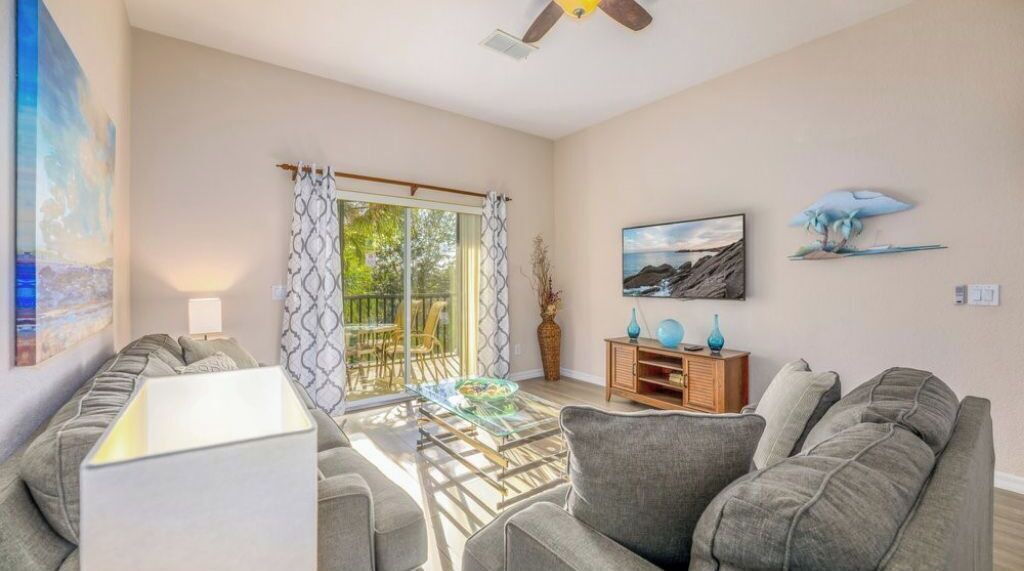 Photo of Livingroom in Bahama Bay