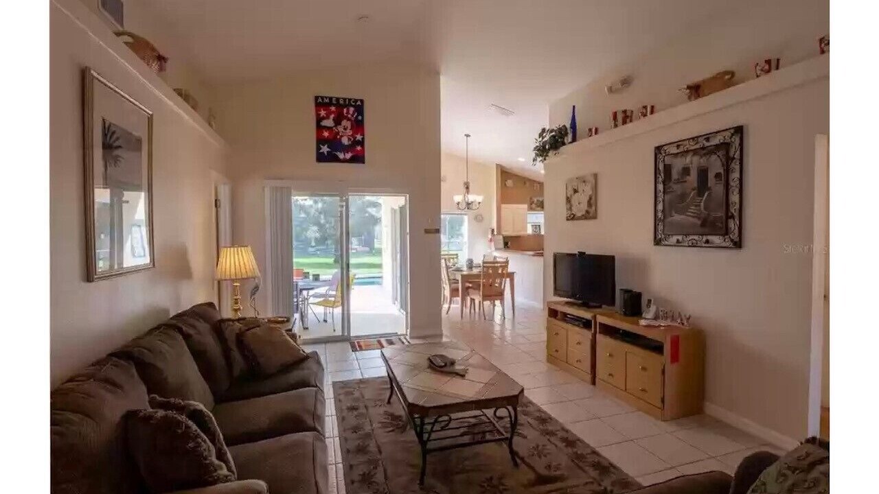 Photo of Livingroom in Lake Wilson Preserve