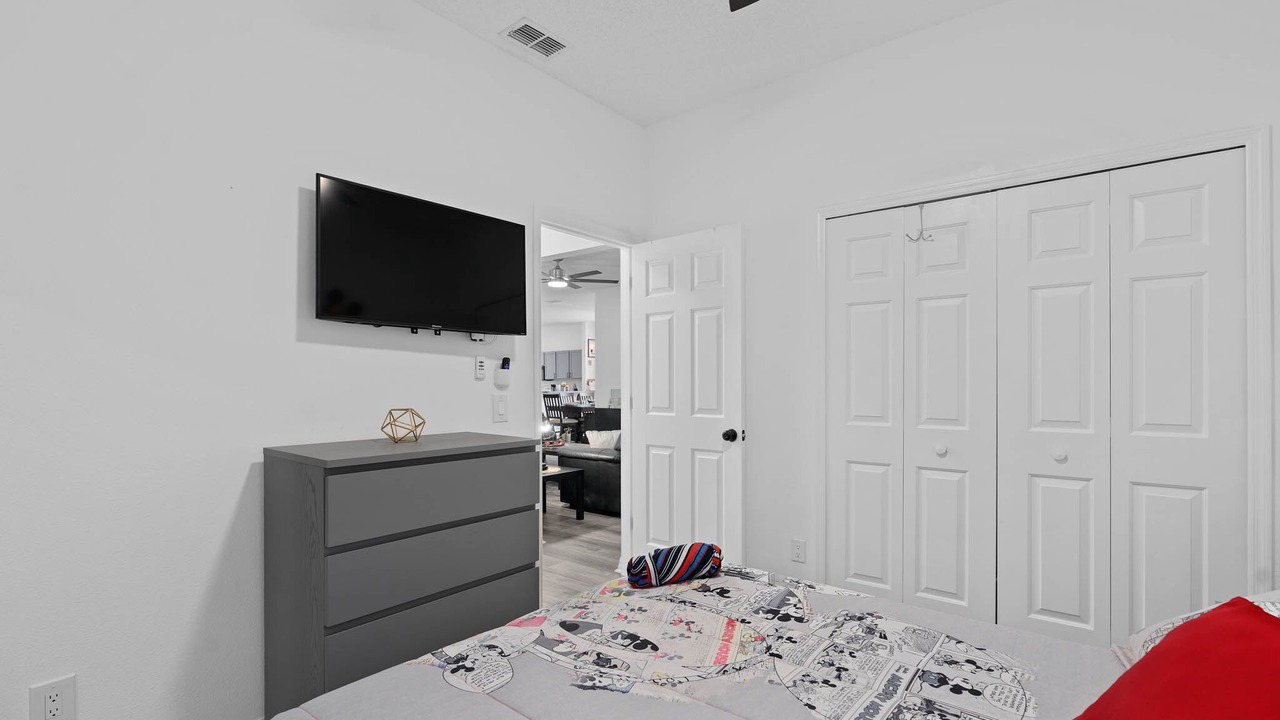 Photo of Bedroom in Lakeside Estates