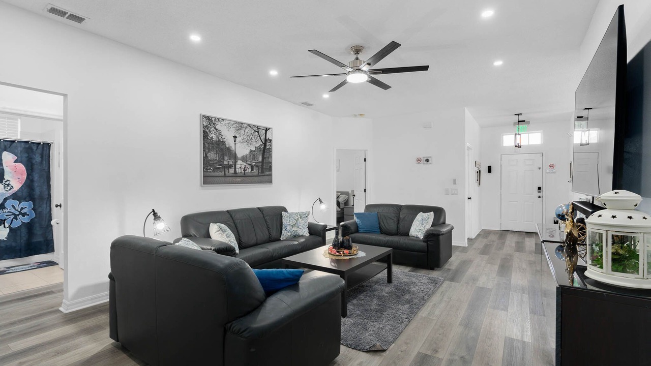 Photo of Livingroom in Lakeside Estates