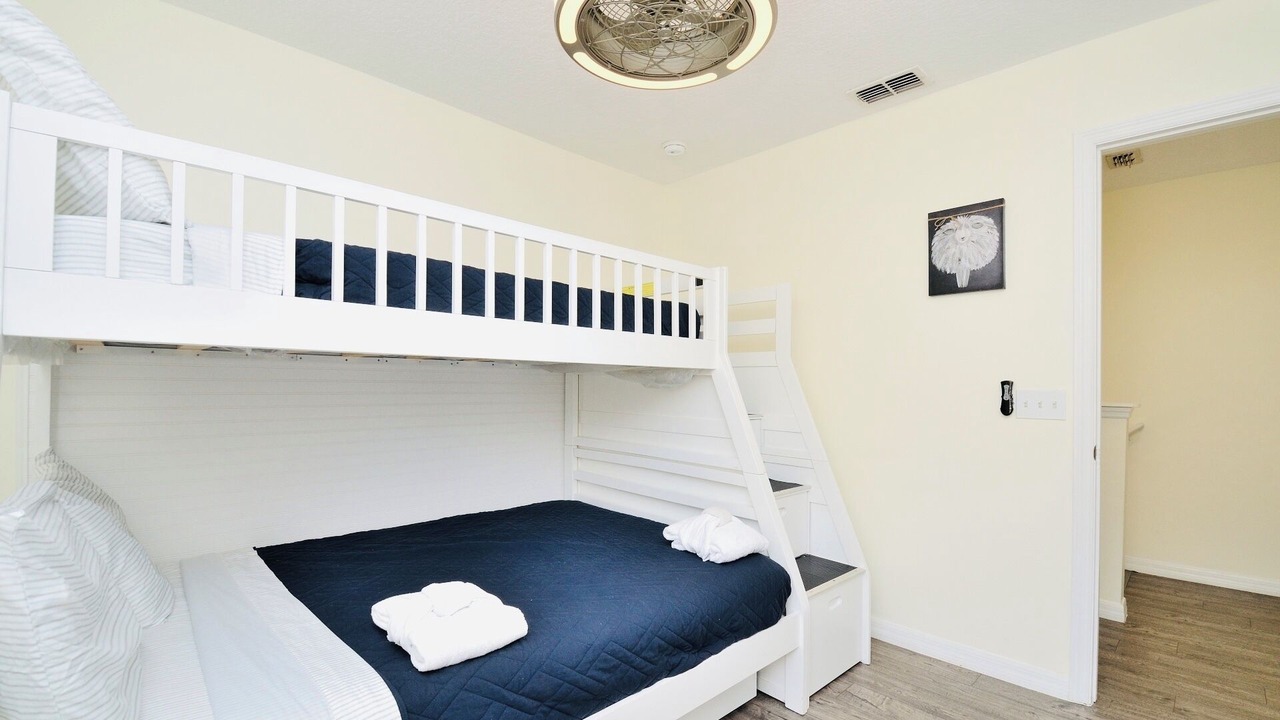 Photo of Bedroom in Crestwynd Bay