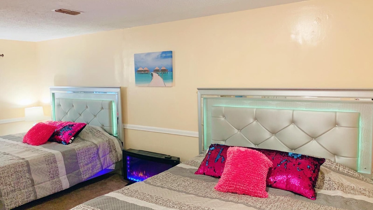 Photo of Bedroom in Malibu Groves