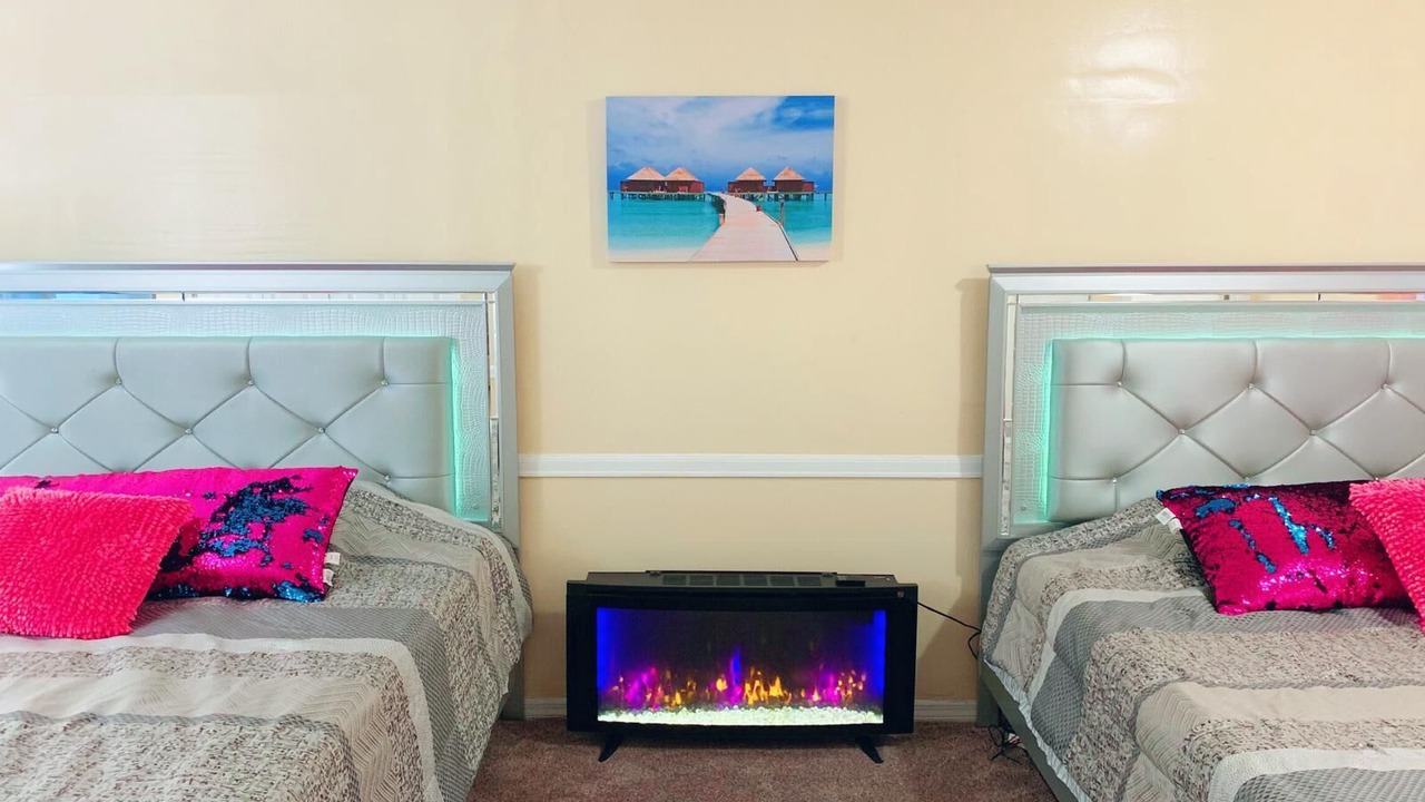 Photo of Bedroom in Malibu Groves
