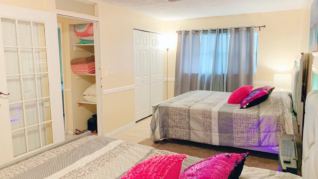 Photo of Bedroom in Malibu Groves