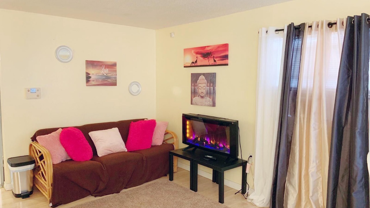Photo of Livingroom in Malibu Groves
