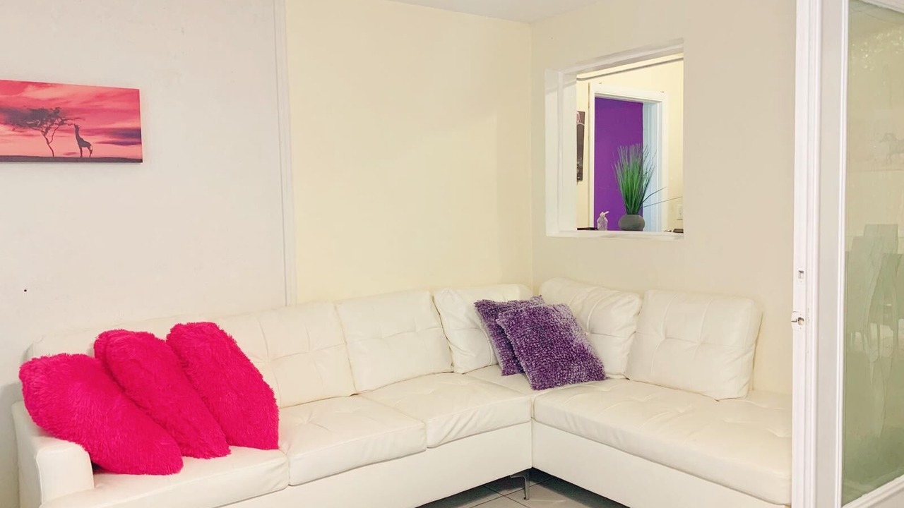 Photo of Livingroom in Malibu Groves