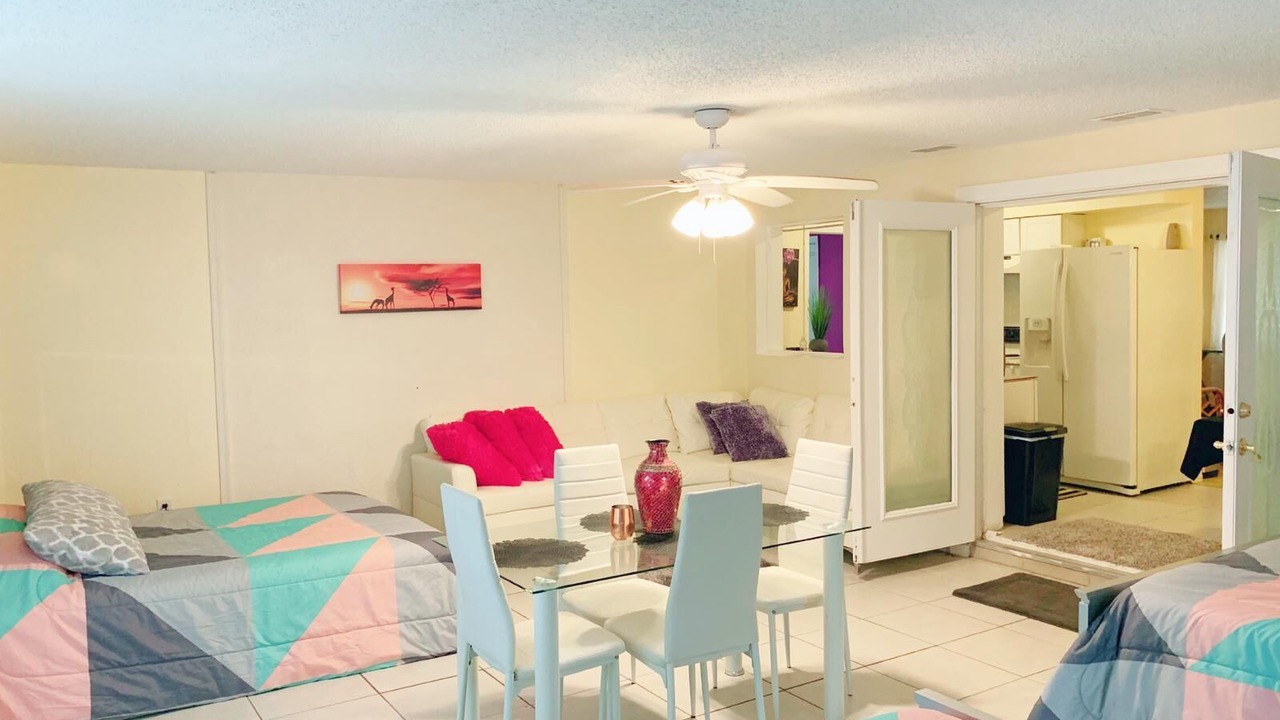 Photo of Livingroom in Malibu Groves