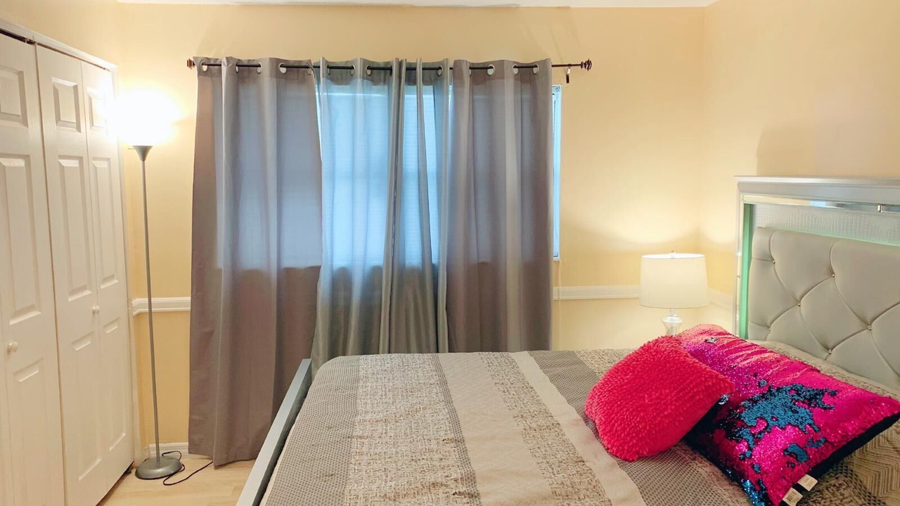 Photo of Bedroom in Malibu Groves
