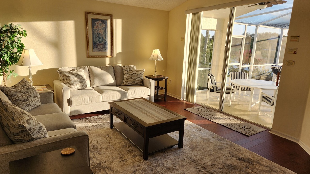 Photo of Livingroom in Lakeside Estates