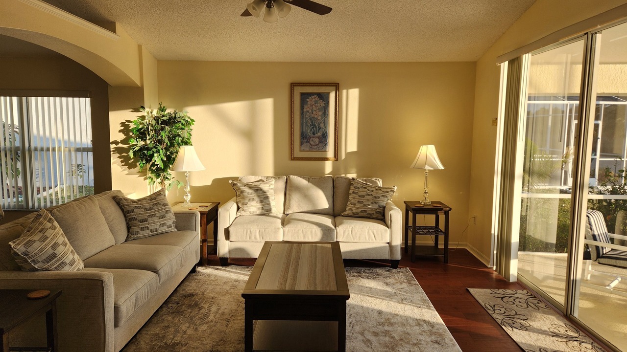 Photo of Livingroom in Lakeside Estates