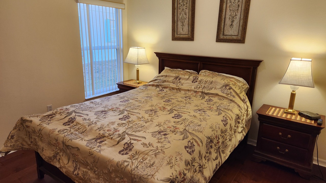 Photo of Bedroom in Lakeside Estates