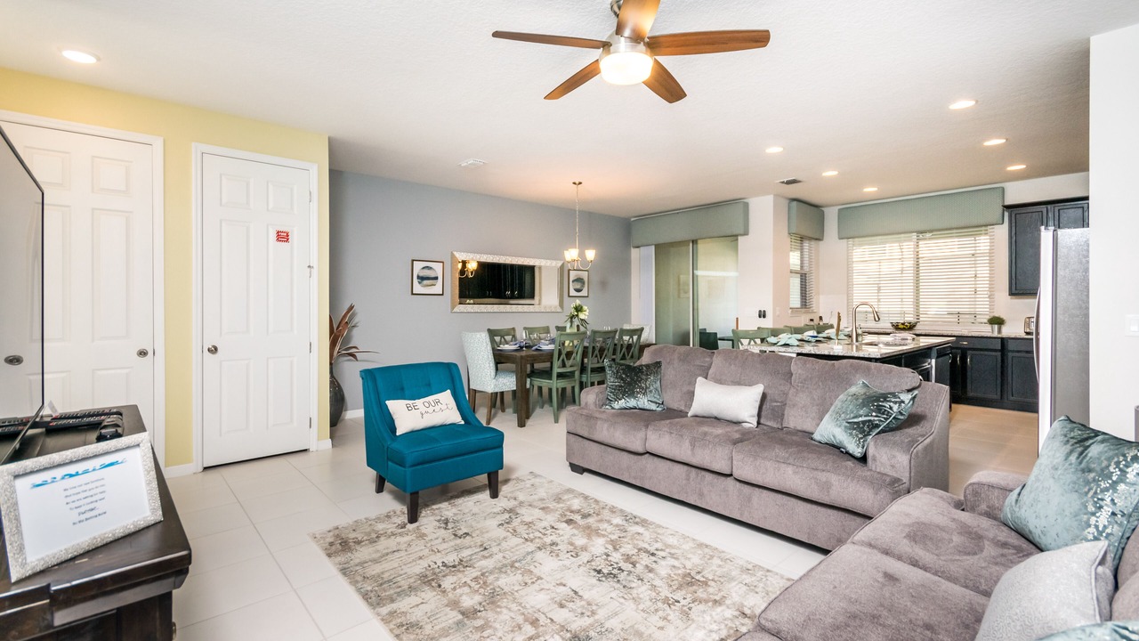 Photo of Livingroom in Four Corners