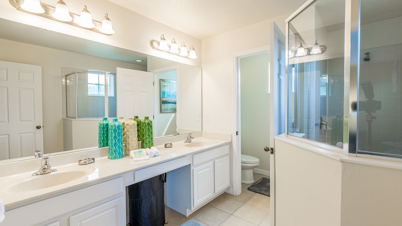 Photo of Bathroom in Seasons