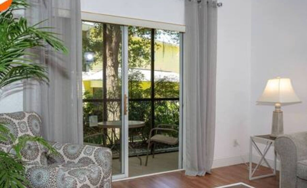 Photo of Livingroom in Bahama Bay