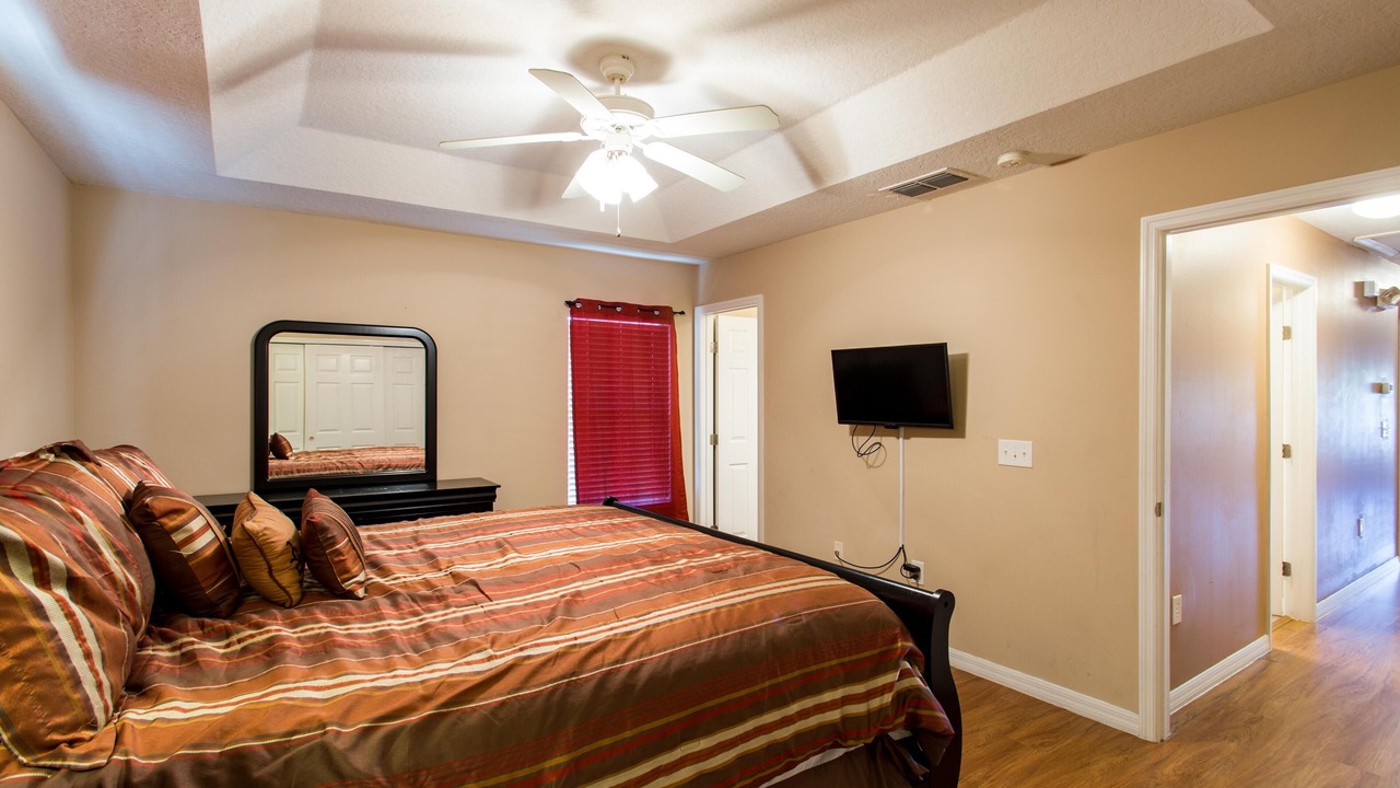 Photo of Bedroom in Crestwynd Bay