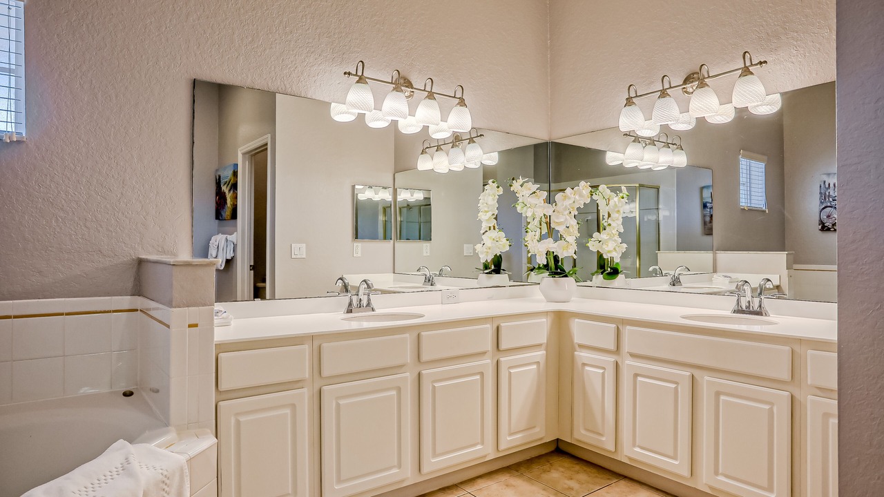 Photo of Bathroom in Bahama Bay