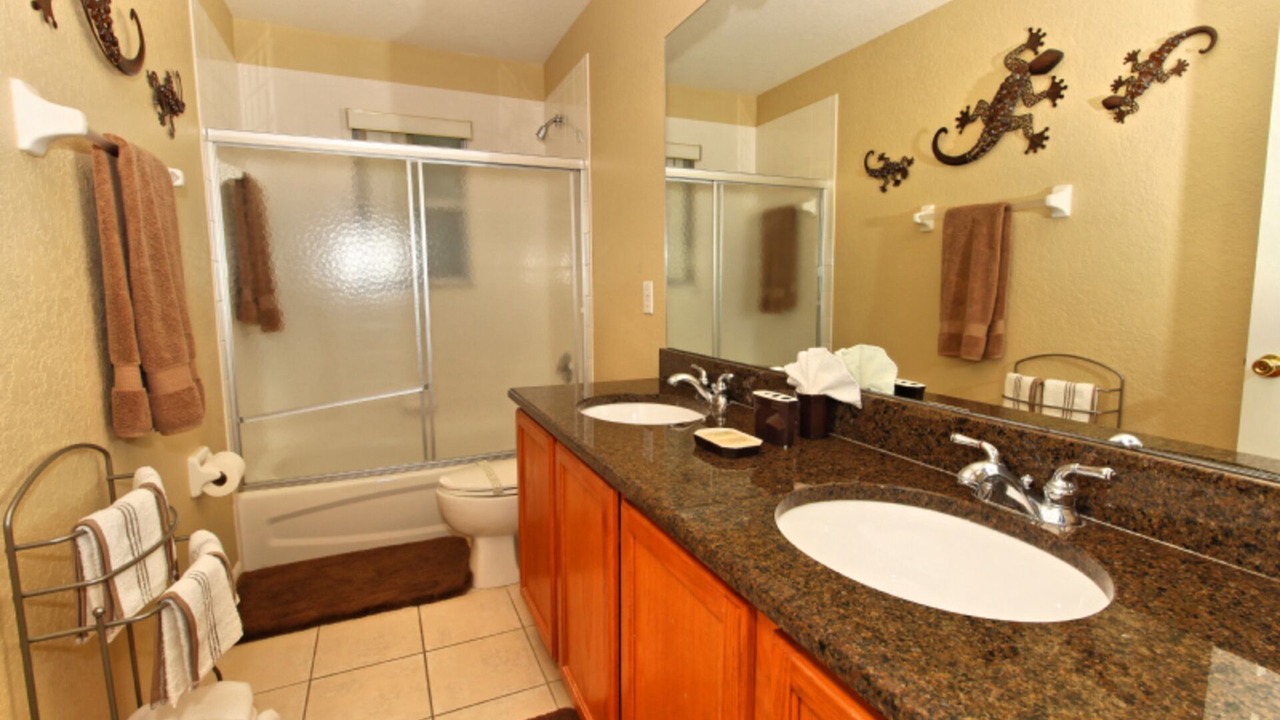 Photo of Bathroom in Highlands Reserve