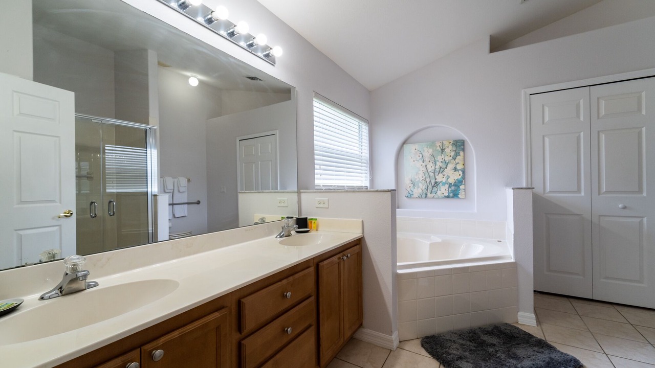 Photo of Bathroom in Orange Tree
